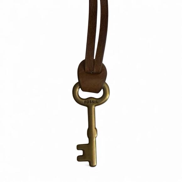 Fossil Key Fob Hang Tag For Purse Bag Or Keys Leather Strap Brass Skeleton Key - Picture 2 of 4